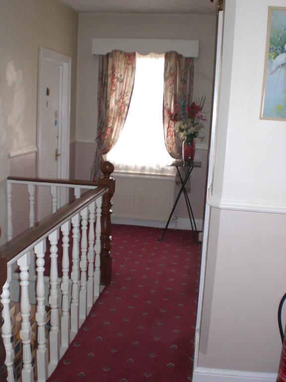 هورلي Melville Lodge Gatwick المظهر الخارجي الصورة